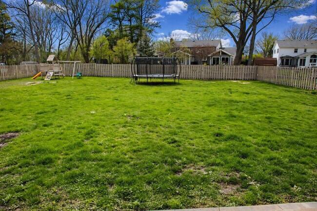 Building Photo - 2S316 Arrowhead Dr