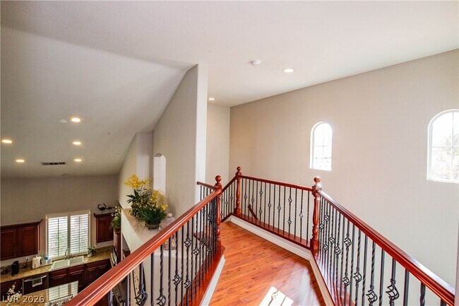 Building Photo - 834 Roseberry Dr