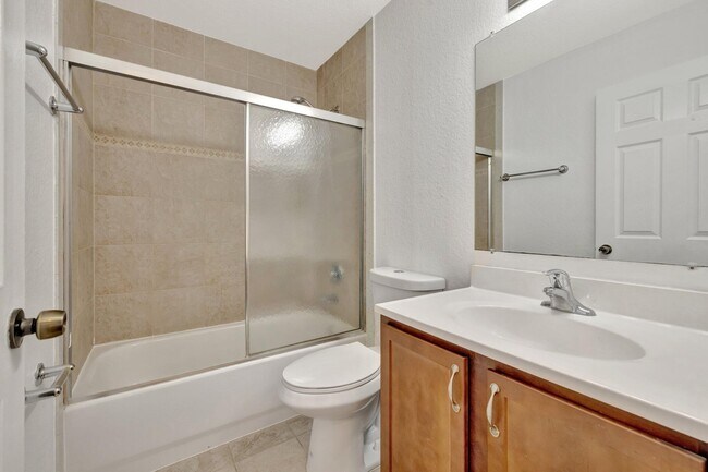 Building Photo - 3055 Riverside Dr