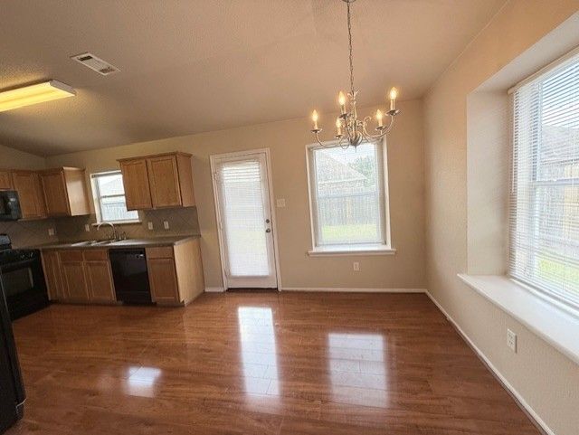 Building Photo - 914 Whitewing Ln