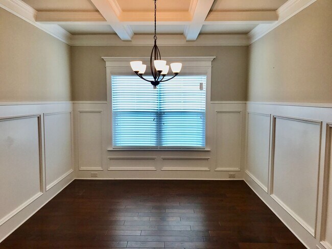 Building Photo - 530 Salterton Way