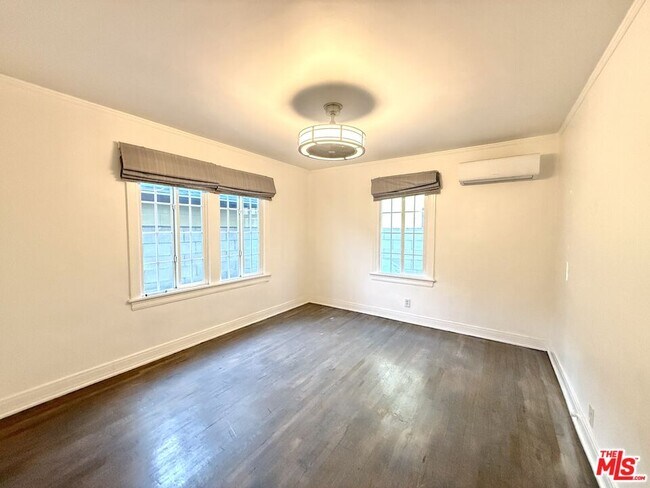 Building Photo - 2701 S Harcourt Ave