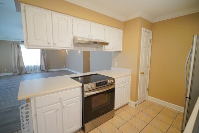 Building Photo - 2029 Ascot Way