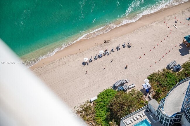 Building Photo - 15901 Collins Ave