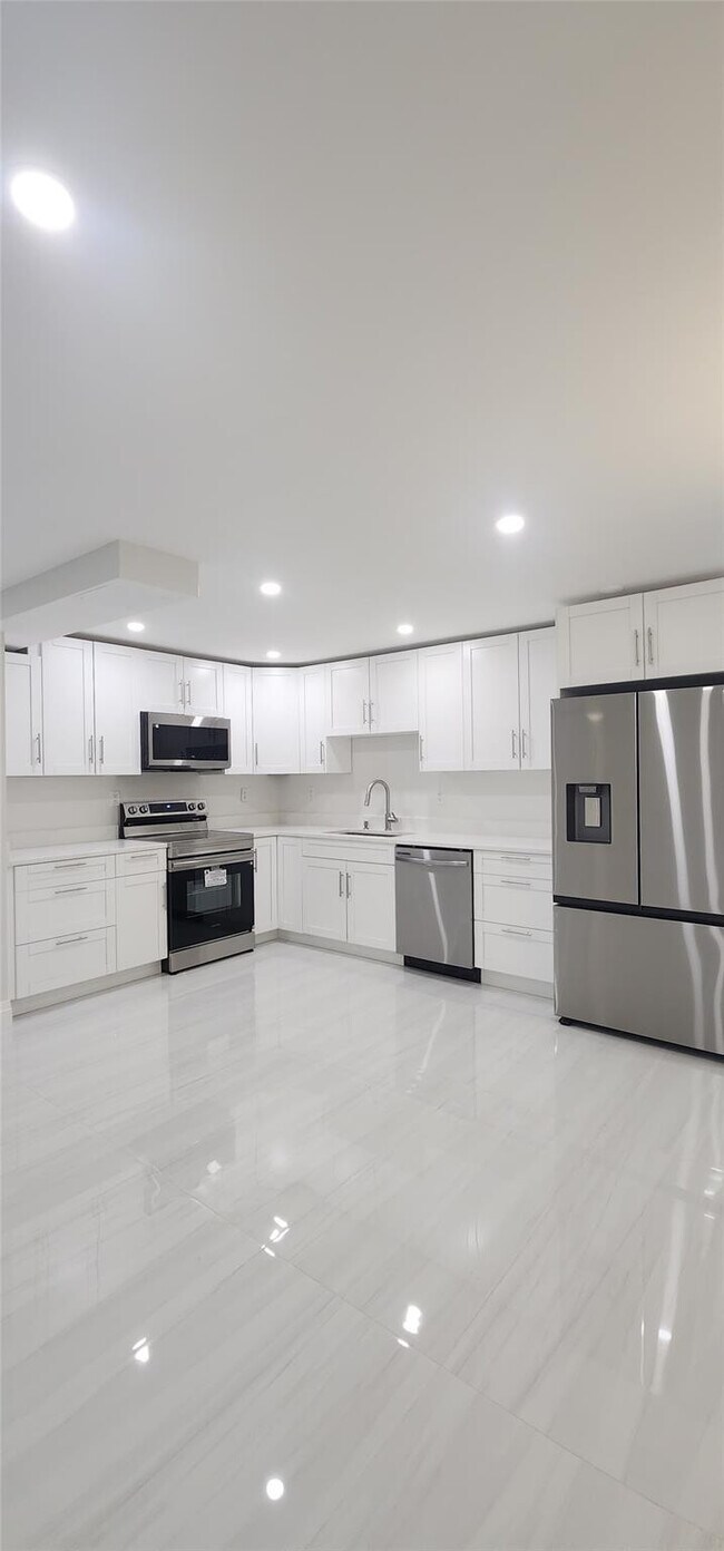 Building Photo - 343 Normandy Ln