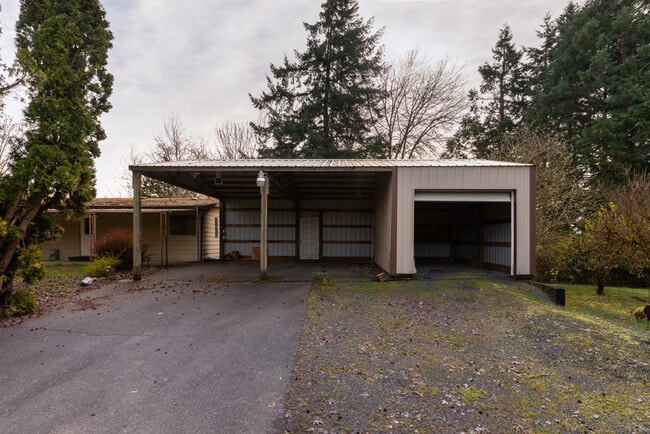 Building Photo - 58711 Louie Ct