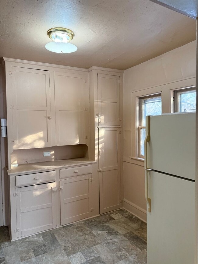 Building Photo - 807 Williams St