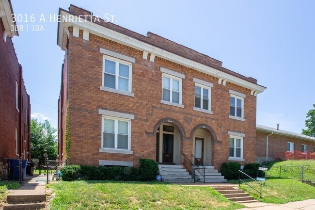 Building Photo - Huge 3br/1ba 2nd Floor Apartment in Heart ...