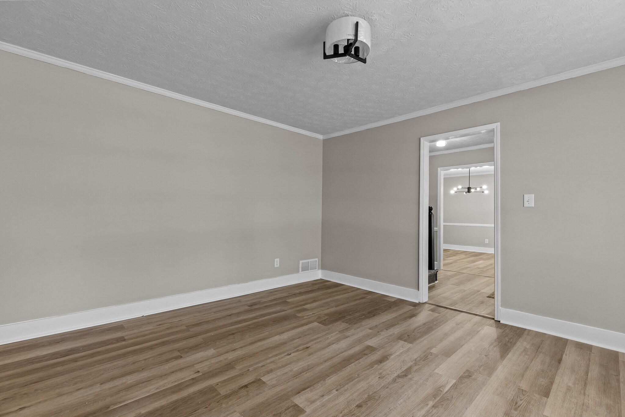 Building Photo - 800 Post Road Cir