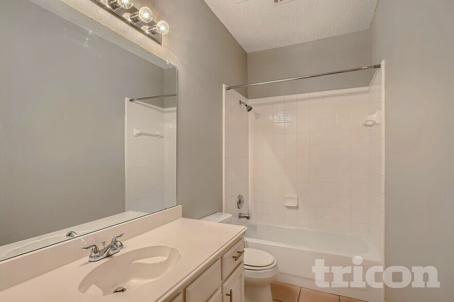 Building Photo - 2021 Cantura Dr