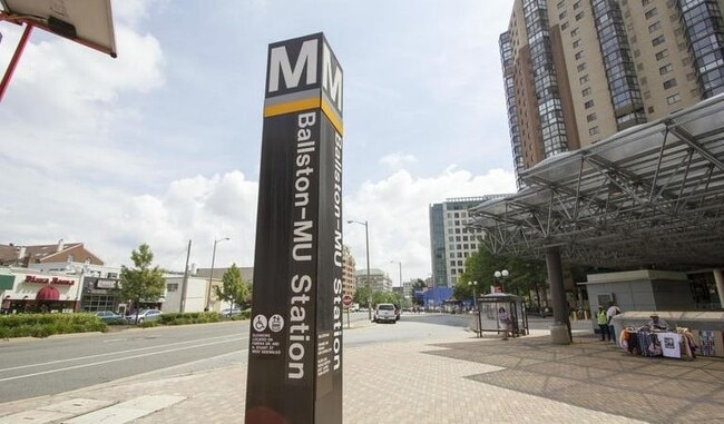 2 Min Walk to Ballston / Orange Line - 851 N Glebe Rd