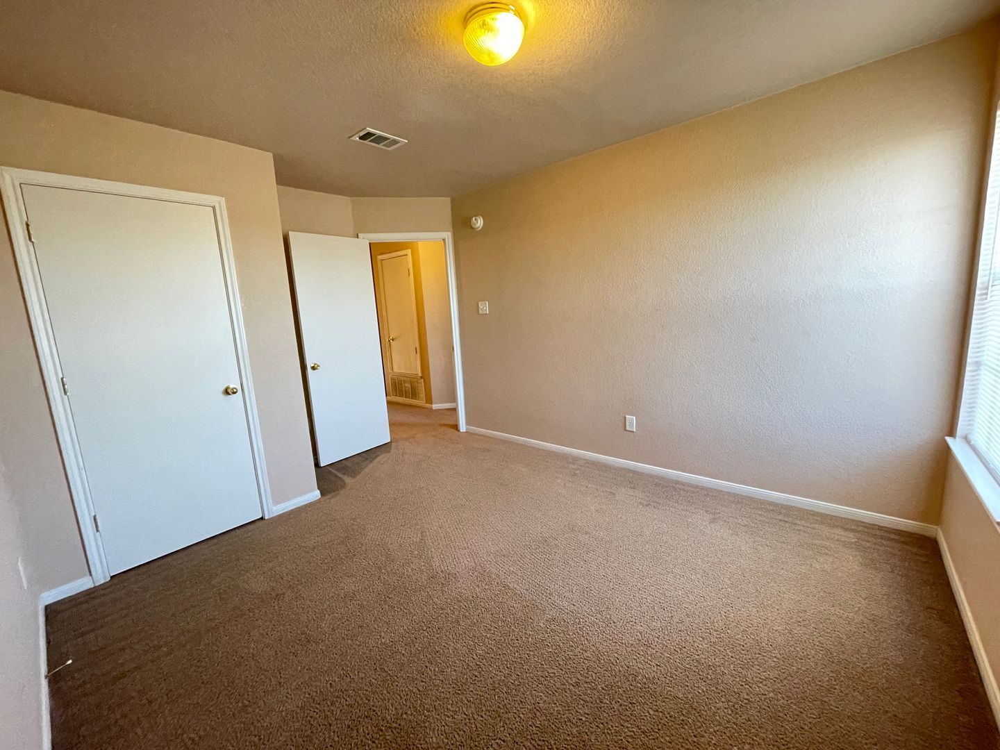 Building Photo - 614 Bermuda St