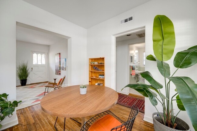 Building Photo - J07