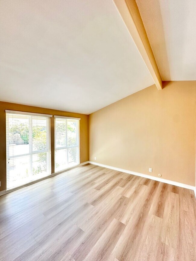 Building Photo - 11352 Weatherby Rd