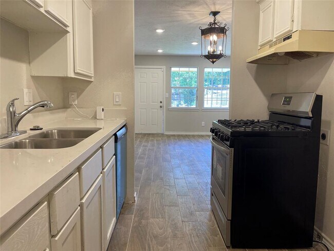 Building Photo - 7886 Locksley Rd