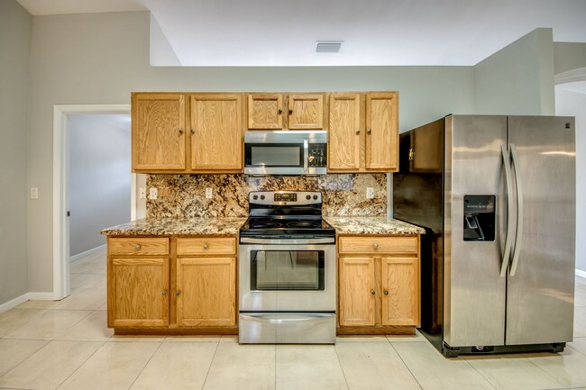 Building Photo - 2462 Nature Pointe Loop