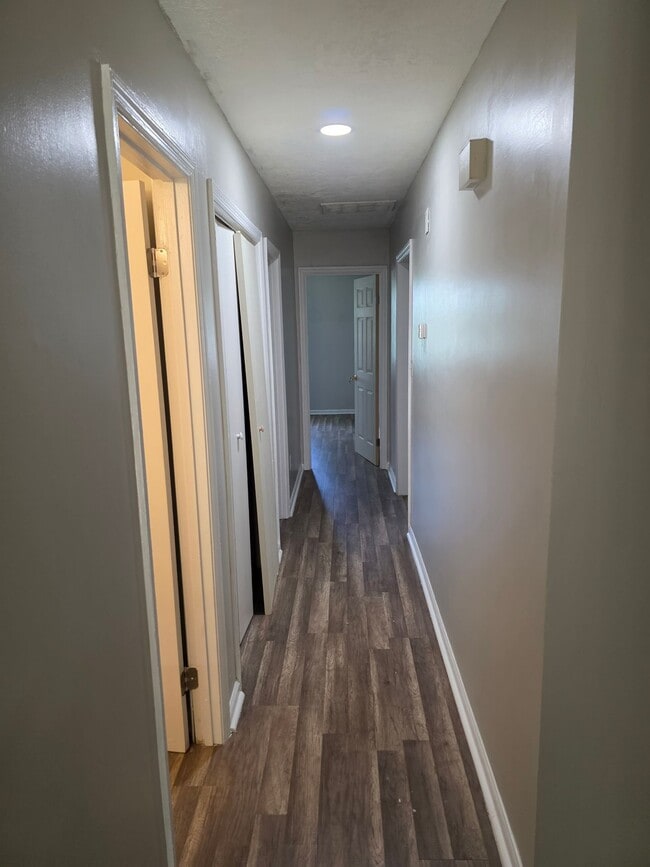 Building Photo - 3 Bedroom End Unit