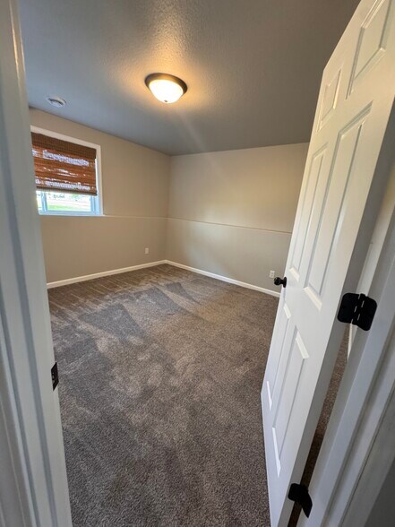 Building Photo - 2311 Eagle Valley Dr S