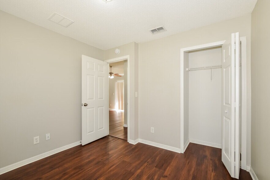Building Photo - 12148 Woodglen Cir