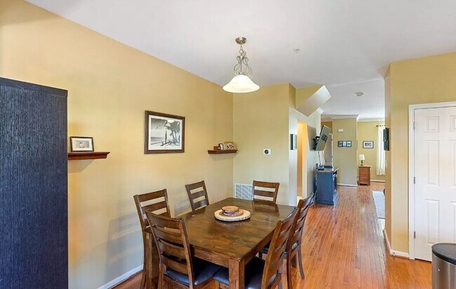 Building Photo - 3 level End Unit townhouse w/bump out in B...