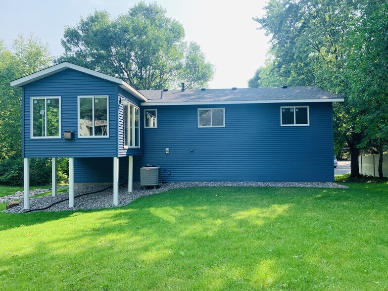 Building Photo - 7575 Lanewood Ln N