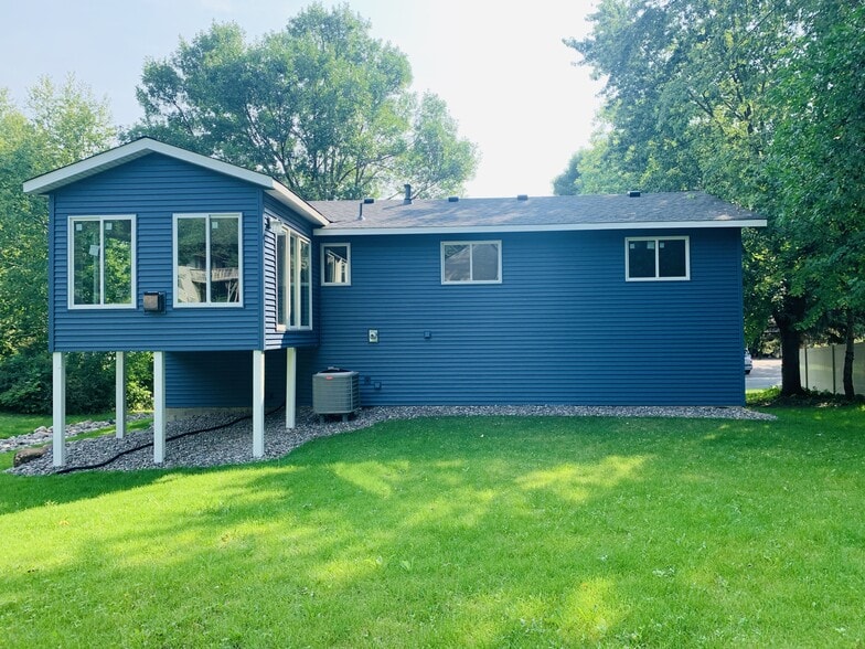 Primary Photo - 7575 Lanewood Ln N
