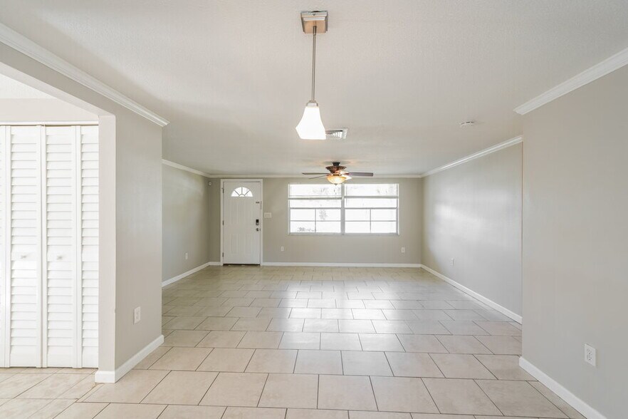 Building Photo - 7211 Moravian Dr