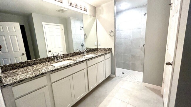 Building Photo - 4 Bedroom 2 Bathroom 2 Car Garage Home - NW Cape Coral - Available Mid April