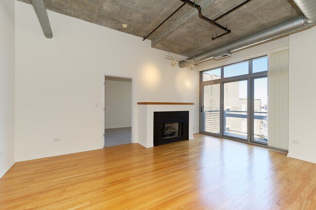 Building Photo - 933 W Van Buren St