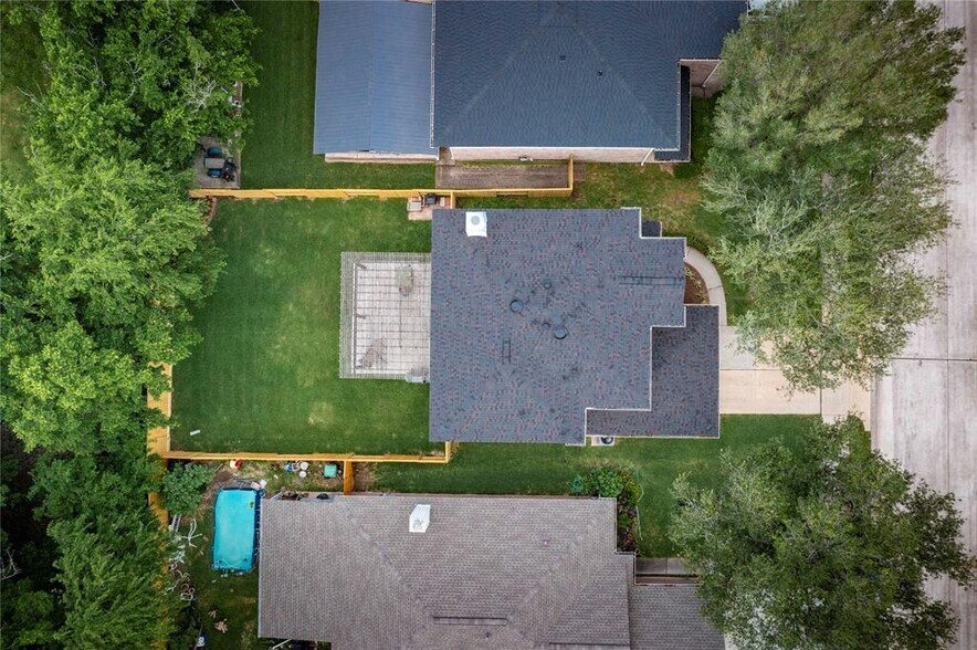 Building Photo - 13907 Bonnetbriar Ln