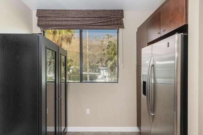 Building Photo - 780 E Palm Canyon Dr