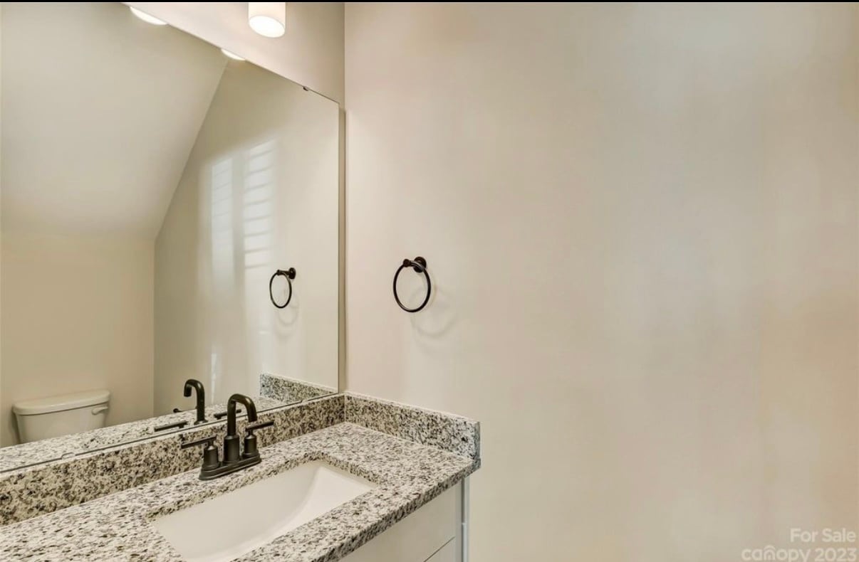 Building Photo - 39 Hawthorne St SW