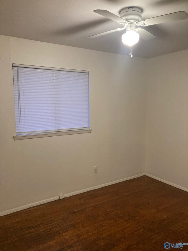 Building Photo - 702 Mastin Lake Rd NE