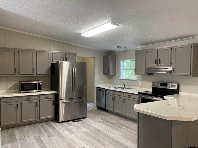 Building Photo - 22942 Shell Shore Dr