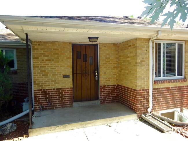 Building Photo - Two Bedroom Apartment With Hardwood Floors...