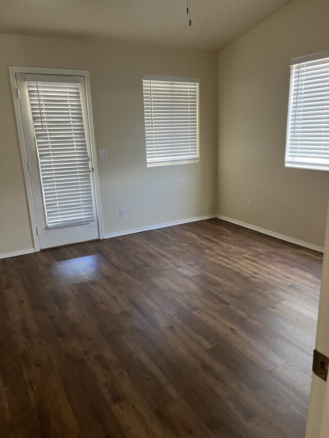 Building Photo - 9750 N Monterey Dr