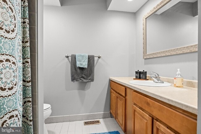 Building Photo - 1410 Chanticleer