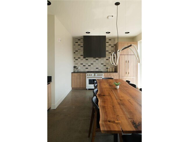 Building Photo - 222 West Dr