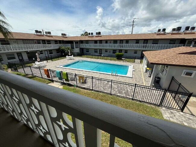 Building Photo - Updated 1 bedroom condo near the river!