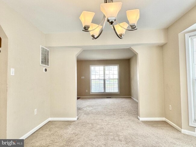 Building Photo - 9 Kimberly Dr