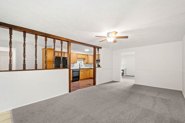 Building Photo - AVAILABLE OCT 1ST!! BEAUTIFUL 4 BEDROOM IN...