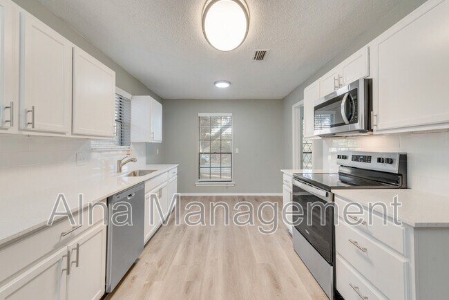 Building Photo - 1005 Canadian Cir