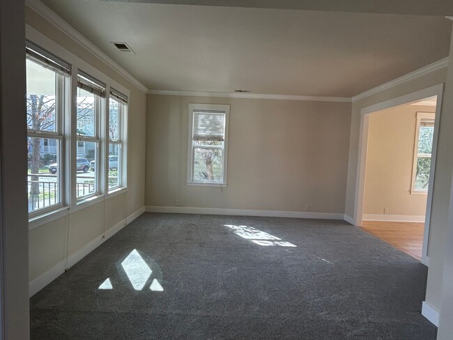 Building Photo - 3bd 2.5 ba