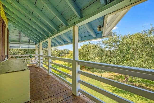 Building Photo - 813 Nelson Ave