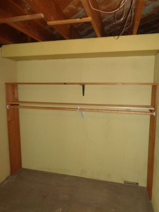 Building Photo - 3 Bedroom House with Hardwoods on West End