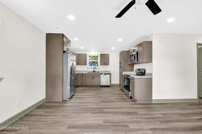 Building Photo - 103 Armstrong Dr