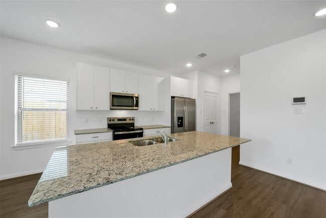 Building Photo - 13315 Campos Dr