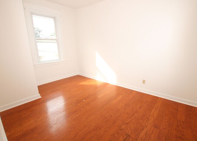 Building Photo - Beautiful 1 bed 1 bath in Fairmount- available Aug 1st