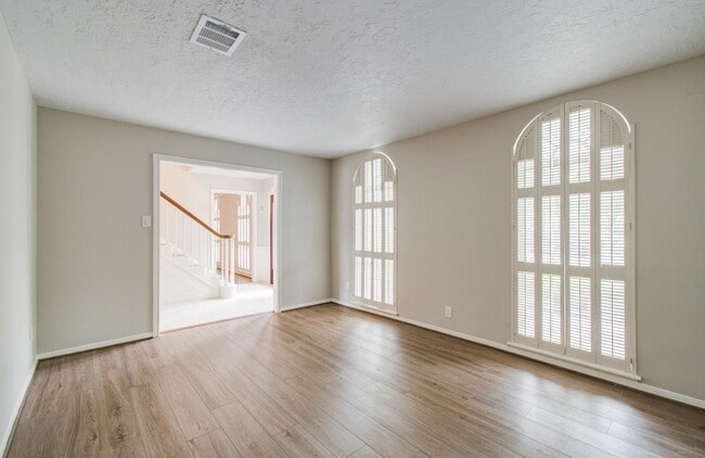Building Photo - 11022 Riverview Dr