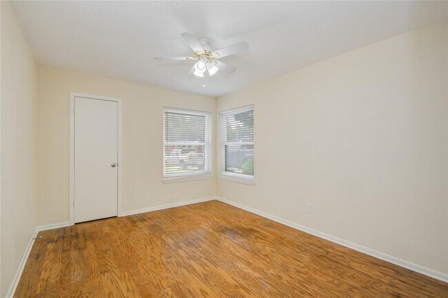Building Photo - 5006 Westfield Village Dr